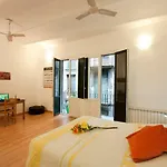 Riverside Apartament *